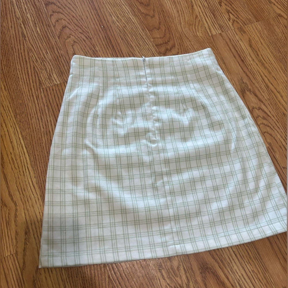 brandy melville, green and white skirt - Picture 4 of 7